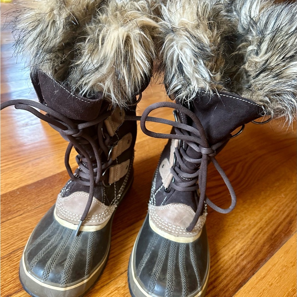 Women's Fur-Lined Winter Boots - Brown